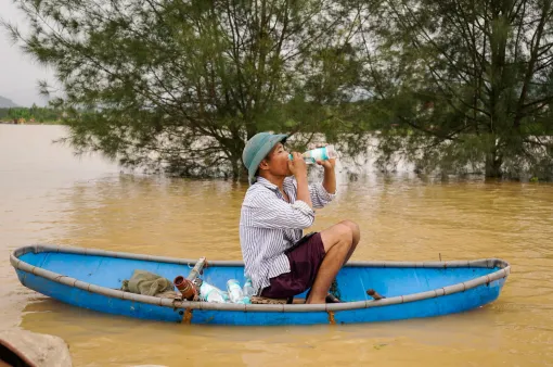 Phú Thọ: Hơn 3.400 người dân huyện Hạ Hòa bị chia cắt bởi nước lũ