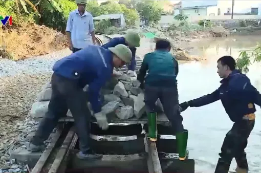 Nỗ lực khắc phục đường sắt Hà Nội - Lào Cai sau mưa bão