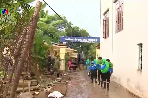 Phú Thọ: Huy động hàng trăm thanh niên tình nguyện làm sạch môi trường sau lũ lụt