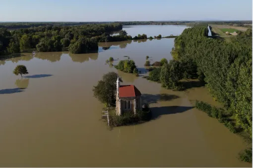 Mực nước sông Danube của Hungary dâng cao kỷ lục sau bão Boris