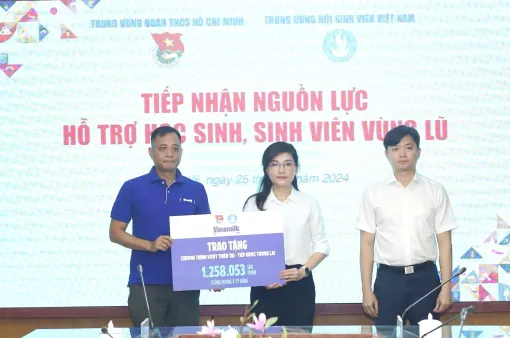 Chương trình “Vượt thiên tai – tiếp bước tương lai” của Vinamilk vượt cam kết 1,2 triệu sản phẩm cho học sinh vùng bão lũ