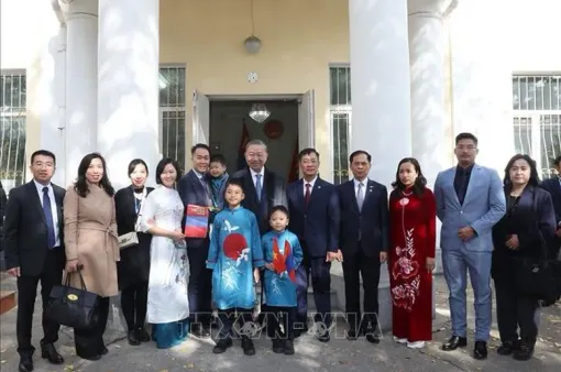 Tổng Bí thư, Chủ tịch nước Tô Lâm thăm Đại sứ quán Việt Nam và gặp gỡ cộng đồng người Việt tại Mông Cổ