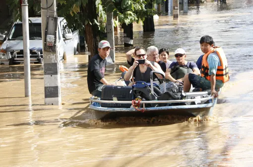 Lũ lụt nghiêm trọng tàn phá thành phố du lịch Chiang Mai, Thái Lan