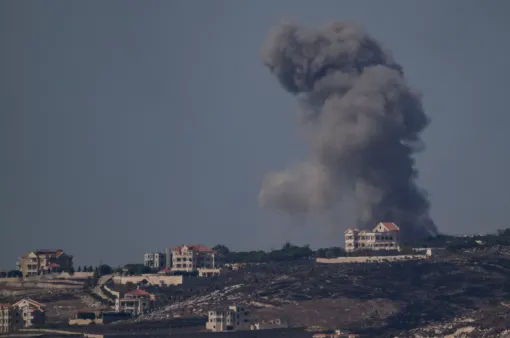 Israel không kích dữ dội Hezbollah ở Lebanon