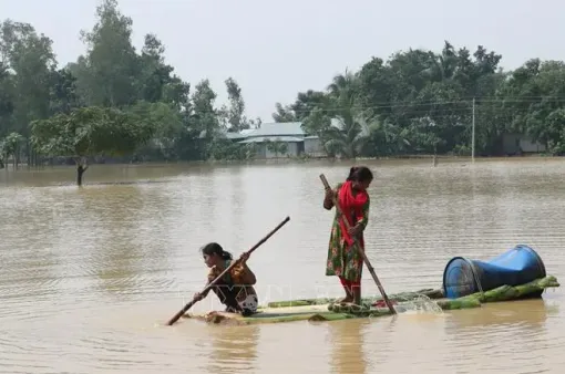 Hàng trăm nghìn người mắc kẹt do lũ lụt ở Bangladesh