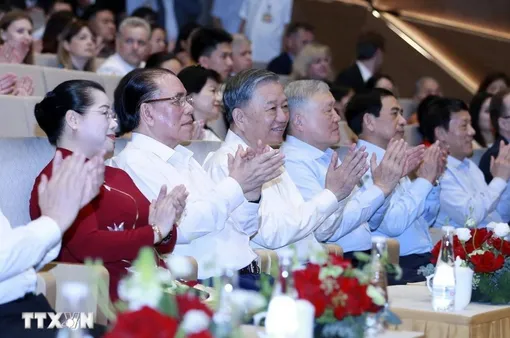 Chương trình nghệ thuật 'Bài ca chiến thắng': Bản hùng ca về lòng yêu nước