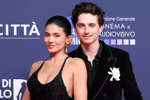 Những hình ảnh công khai chấn động của cặp đôi "hot" nhất Hollywood