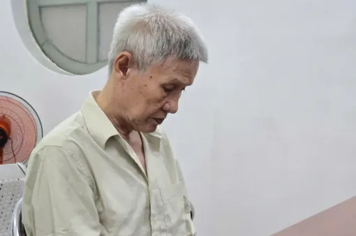 Thầy dạy đàn xâm hại bé gái lĩnh 7 năm 6 tháng tù