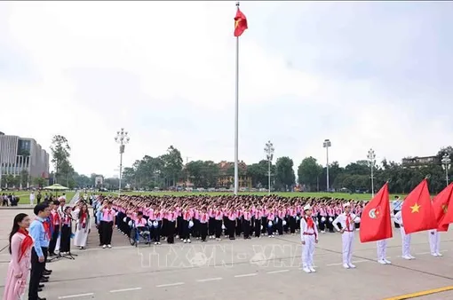 500 đại biểu Cháu ngoan Bác Hồ báo công và vào Lăng viếng Chủ tịch Hồ Chí Minh