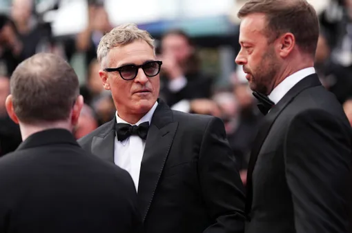 Joaquin Phoenix bật khóc tại LHP Cannes
