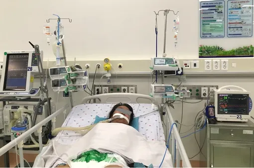 Sốc sốt xuất huyết nặng: Bé gái được truyền hơn 10 lít máu mới qua cơn nguy kịch