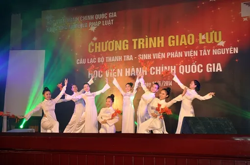 Hàng trăm sinh viên Học viện Hành chính cùng gửi thông điệp hướng về Biển Đông