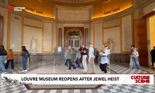 Louvre Museum reopens after jewel heist
