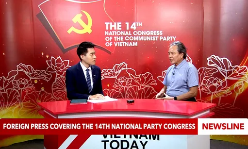 Foreign press covering the 14th National Party Congress