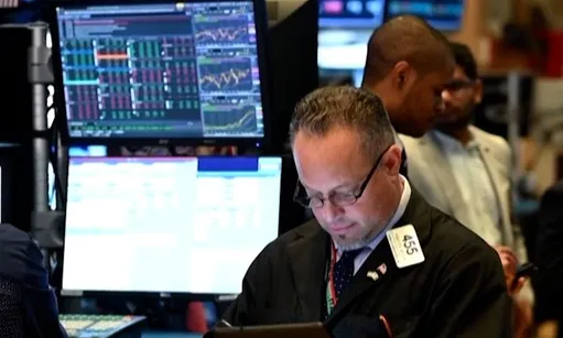 U.S. investors turn cautious amid conflict-driven volatility