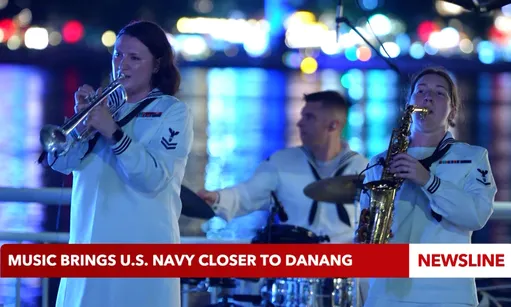 Music brings U.S. Navy closer to Da Nang