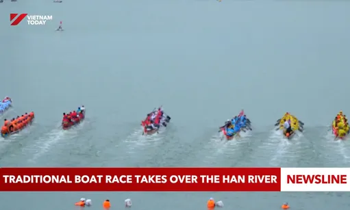 Traditional boat race takes over the Han River