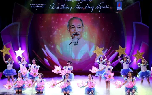 Quà tháng 5 dâng Người - Khúc tráng ca nghệ thuật kính dâng Bác Hồ