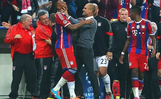 Jerome Boateng "phá bĩnh" người hùng Joe Hart bằng siêu phẩm ở phút 90