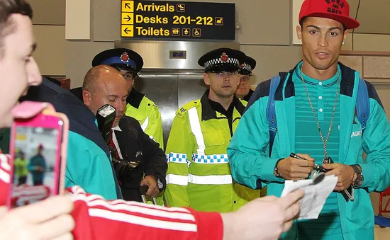 Messi, Cristiano Ronaldo tề tựu tại Old Trafford chờ đại chiến