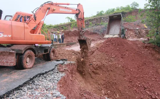 Vỡ đập ở Quảng Ninh: Đã nối trở lại 25m đoạn vỡ