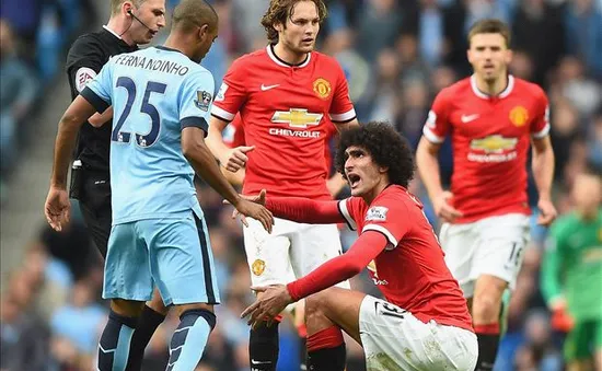 Van Gaal khẳng định Fellaini không "phun mưa" vào Aguero