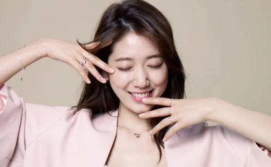 Park Shin Hye: Nhiều người khuyên tôi sửa mũi