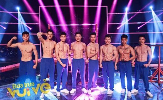 Nhóm 6 múi "hâm nóng" bữa trưa của khán giả VTV6