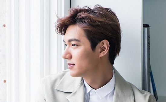 Lee Min Ho được khen hết lời vì cử chỉ ấm áp dành cho fan