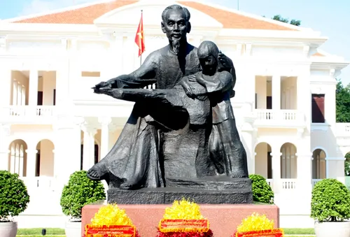 TP.HCM cung thỉnh tượng Bác Hồ về Nhà thiếu nhi thành phố