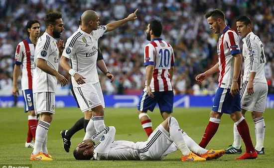 Chấm điểm derby Madrid: "Đậu thần" Chicharito, "Đồ tể" Arda Turan