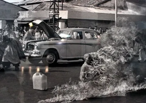 Những bức ảnh tạo ra "cuộc chiến trong lòng nước Mỹ"