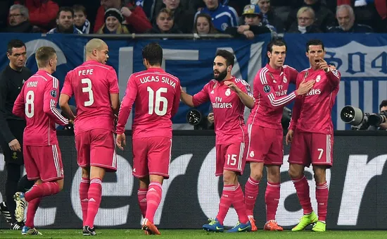 Schalke 0-2 Real Madrid: Ronaldo “nổ súng”, Real rộng cửa vào tứ kết