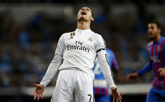 Cận cảnh: C.Ronaldo "ghen ăn tức ở" trong ngày Bale tỏa sáng