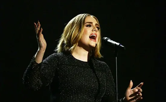 Adele gây sốt với tóc mới ở chung kết X-Factor Anh