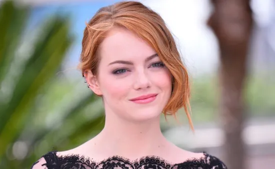 Emma Stone suýt "lộ hàng" tại LHP Cannes 2015