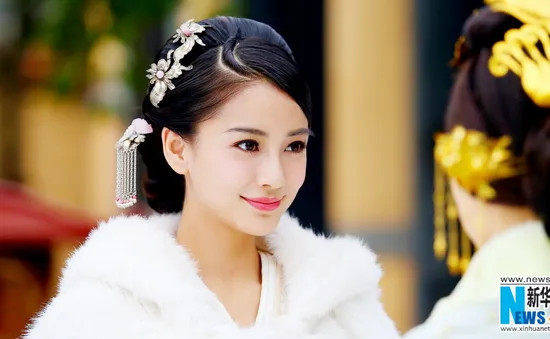 Angelababy đẹp long lanh trong "bom tấn" cổ trang mới