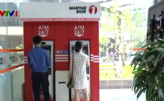 Các ngân hàng thực hiện gắn thiết bị cảnh báo cho cây ATM