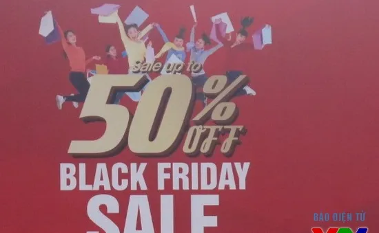 Các hãng thời trang đua nhau giảm giá trong ngày Black Friday