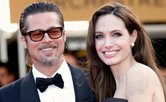 Angelina Jolie và Brad Pitt đã kết hôn trước đám cưới ở Pháp