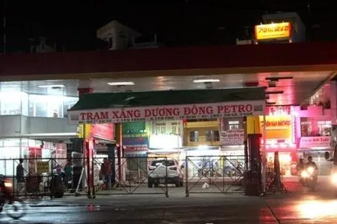 TP.HCM: Hàng loạt xe chết máy vì đổ phải xăng pha nước