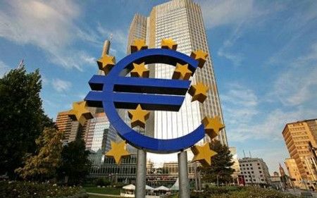 ECB sẵn sàng tăng tốc độ bơm tiền ra thị trường