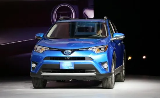 Toyota thêm cá tính cho chiếc SUV nhỏ RAV4