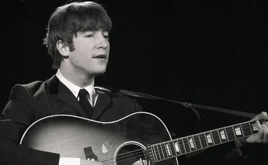 Đàn guitar của John Lennon được bán với giá triệu đô