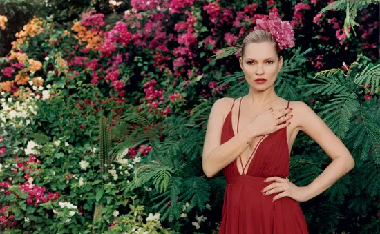 Kate Moss ngọt ngào với sắc màu mùa Hè