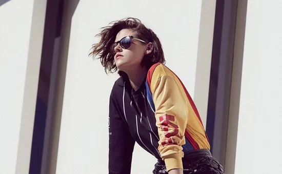 Kristen Stewart cá tính trong trang phục của Chanel