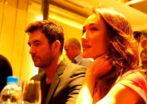 Maggie Q tươi tắn bên hôn phu ở Hà Nội