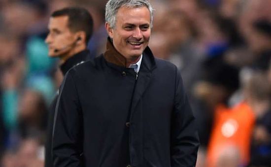 Ghế nóng bớt lung lay, Mourinho thở phào tri ân CĐV Chelsea