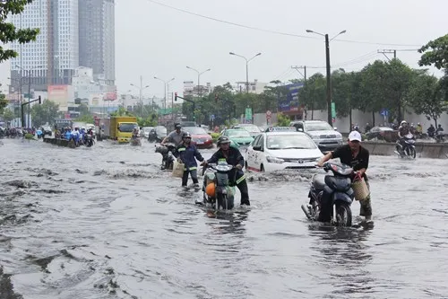 TP.HCM bố trí lực lượng ứng cứu ngập tại 13 tuyến đường