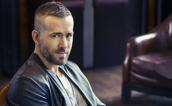 Ryan Reynolds sốc vì bạn thân định bán ảnh con mình